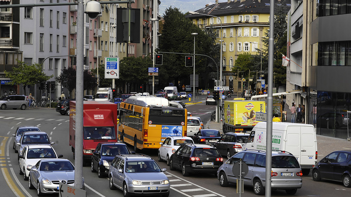 Verkehr am Bozner Verdiplatz