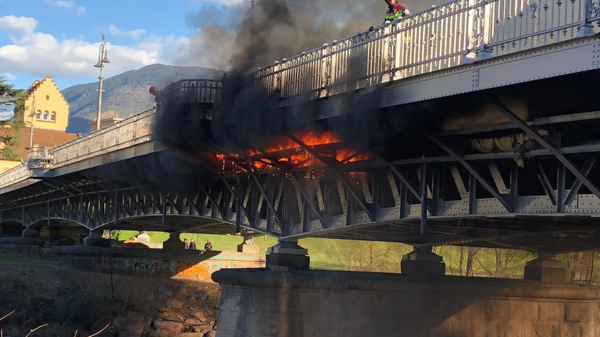 incendio ponte Talvera bolzano