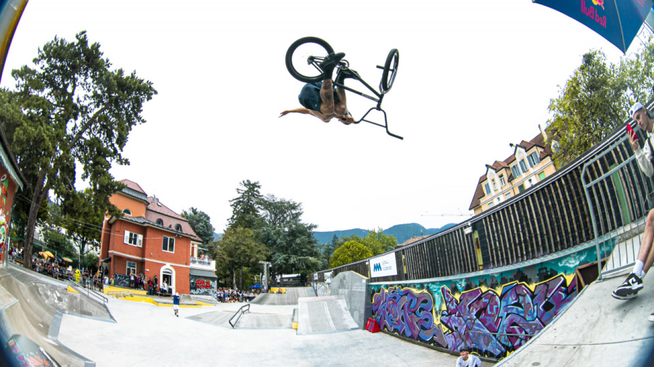 „King Of The Jungle 3“ ist kein Sequel einer King Kong-Serie auf Netflix, sondern es ist – ähnlich spektakulär – ein BMX-Contest im „Jungle“ Meran: Die dritte Ausgabe dieses Wettbewerbes findet an diesem Wochenende statt.