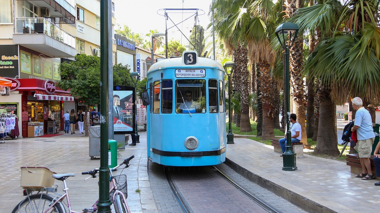 tram Bolzano bici mobilità sostenibile