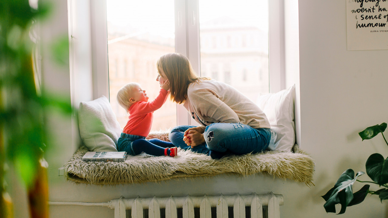 Mutter mit Kleinkind - Stockfoto