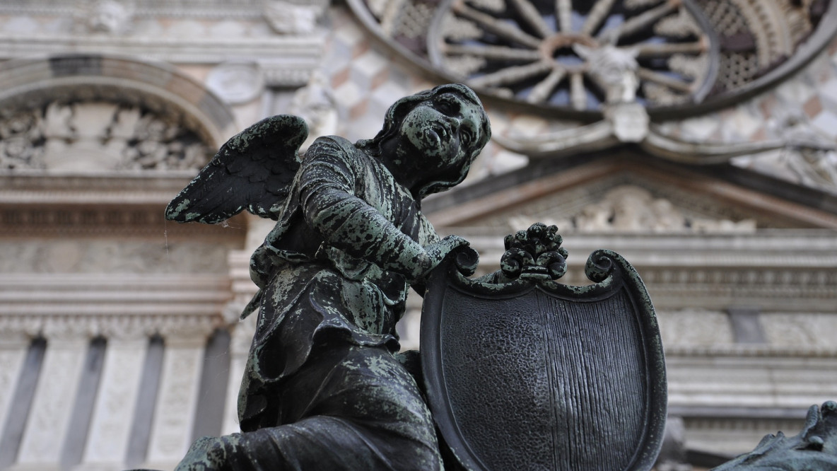 Engelsstatue in Bergamo