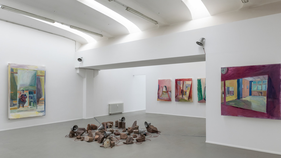 erosive_forces_shape_inner_landscapes_a_cura_di_alessandra_troncone_2022._veduta_della_mostra_a_galleria_doris_ghetta_ortisei._ph._luca_meneghel.jpg