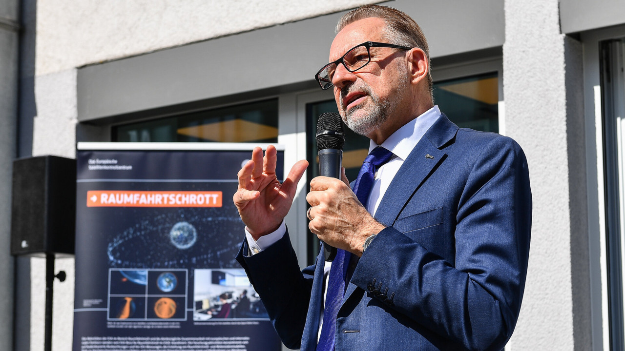esa_director_general_josef_aschbacher_inaugurates_space_safety_centre_pillars.jpg