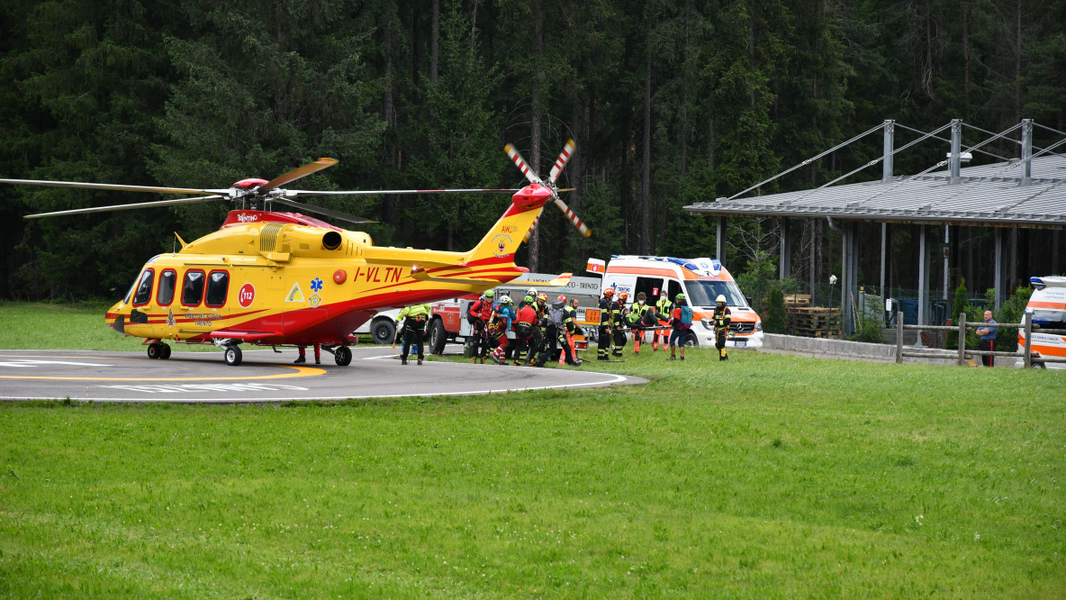 Soccorsi Marmolada elicottero soccorso alpino