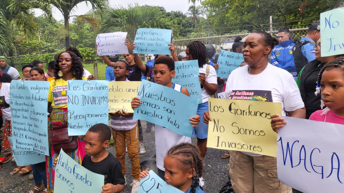 Miriama Miranda in una manifestazione Garifuna in Honduras .jpg