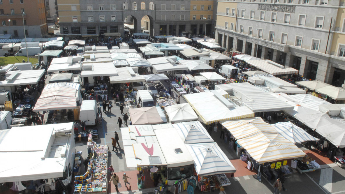 Mercato del sabato, piazza Vittoria