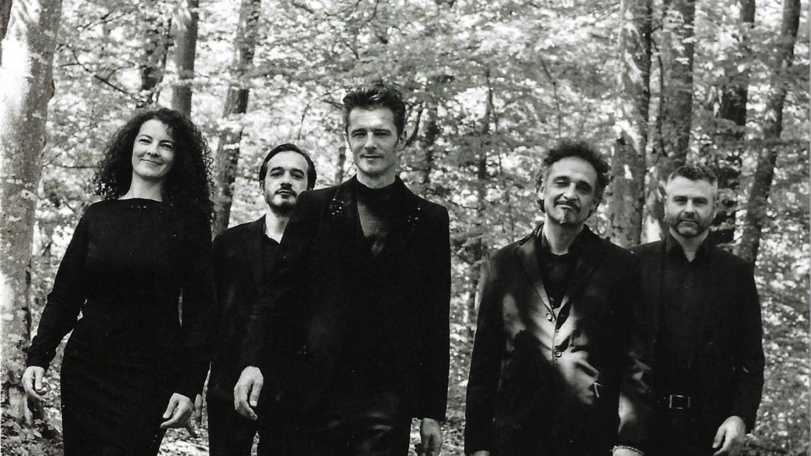 Die Band, die „Schïan!” eingespielt hat (v.l.n.r.): Heidi Pixner, Alex Trebo, Herbert Pixner, Manuel Randi und Werner Unterlercher.
