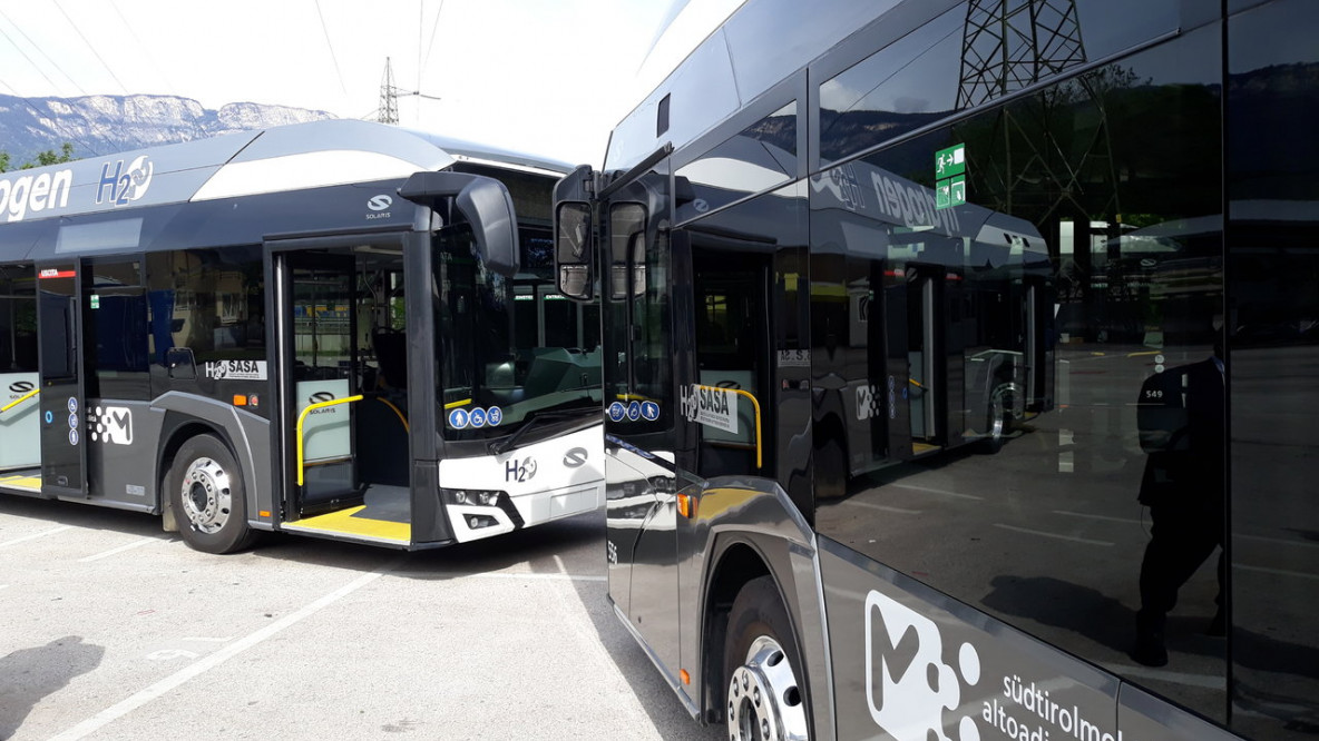 Presentazione dei nuovi bus a idrogeno Solaris Urbino di Sasa