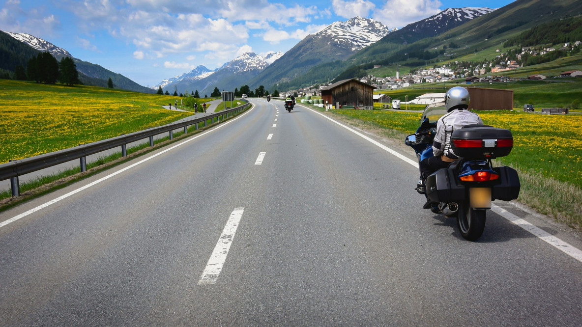 Moto in montagna fra rumore, inquinamento e velocità: problema irrisolto da anni e anni.
