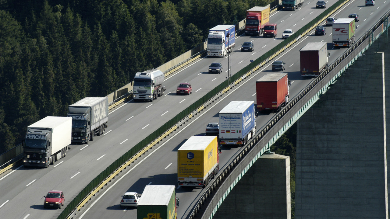 Verkehr auf der Europabrücke