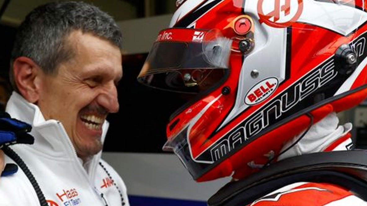 Guenther Steiner con Magnussen