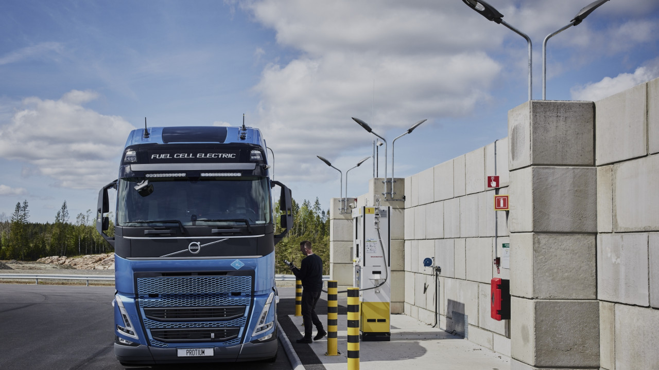 Rifornimento di idrogeno del prototipo Volvo FH Fuel Cell Electric