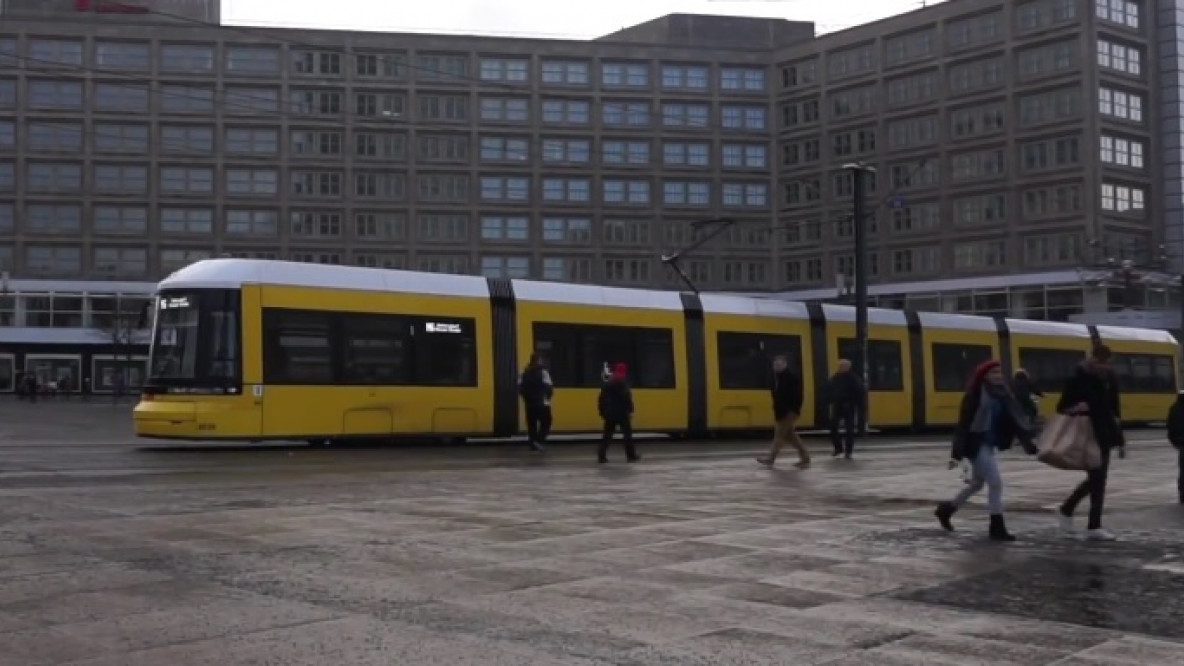 tram_strassenbahn_40_metri_meter_bvg_berlin.jpg