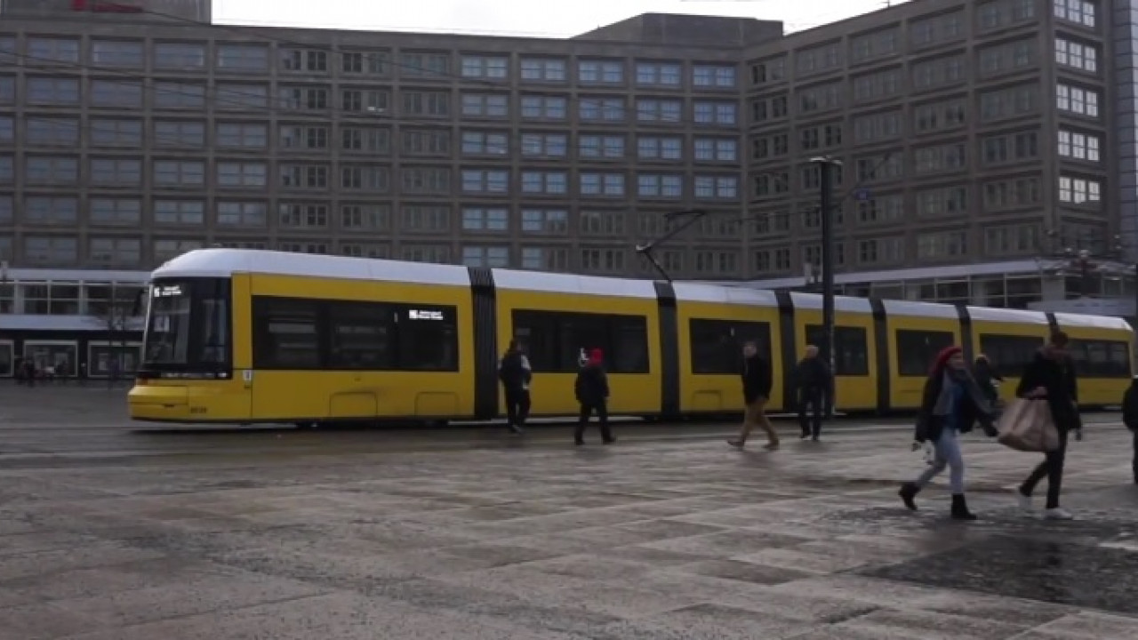 tram_strassenbahn_40_metri_meter_bvg_berlin.jpg