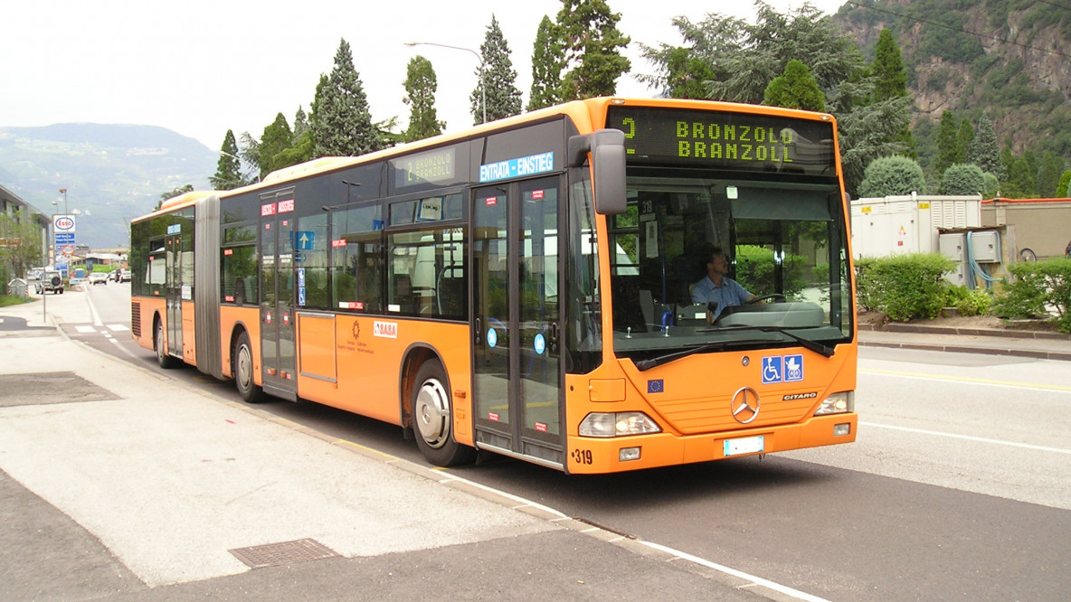 vecchio_bus_sasa_mercedes_citaro_2001.jpg