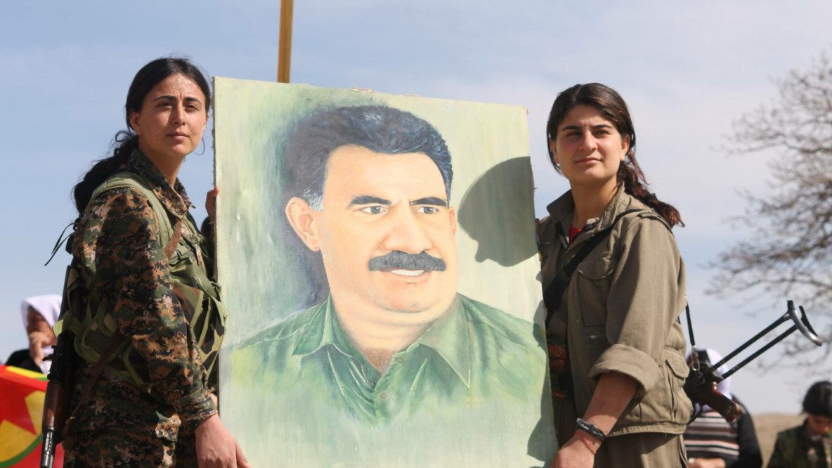 ybs_and_pkk_fighters_holding_up_a_painting_of_abdullah_ocalan.jpg