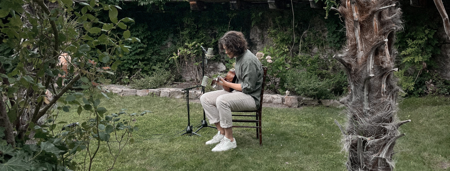 Sein erstes Video für die „Garden Sessions”: Saad Cobolt, Singer/Songwriter, mit seinem Song „Oh, Outlander!” 