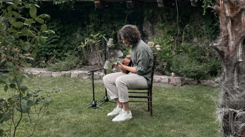 Sein erstes Video für die „Garden Sessions”: Saad Cobolt, Singer/Songwriter, mit seinem Song „Oh, Outlander!” 