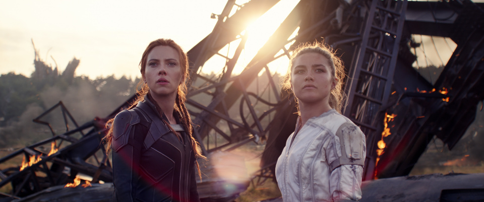 Zwei Mal Black Widow: Natasha Romanoff (Scarlett Johannson) und Yelena Belova (Florence Pugh).