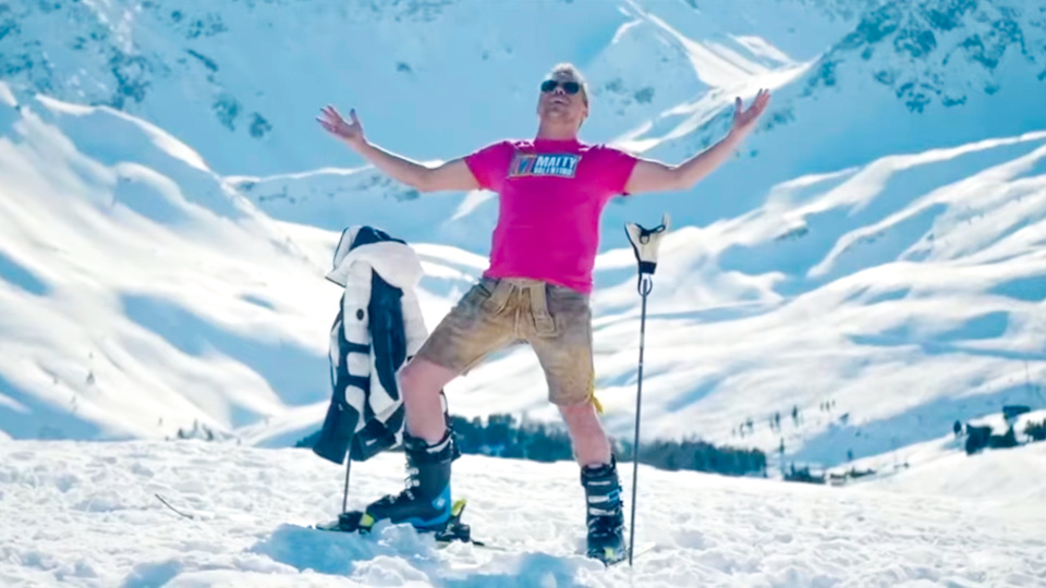 Zeigt mit dem Finger auf das Malorca in den Alpen: Der Penisregulator (nicht im Bild) mit seinem „Skifahrerlied”.