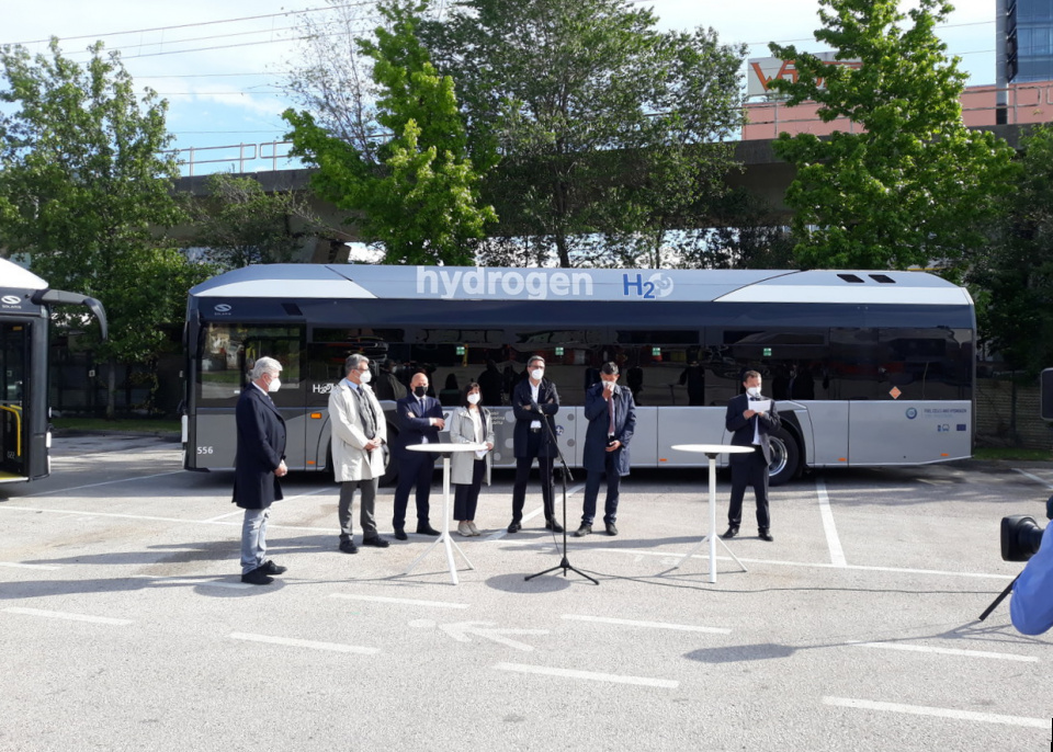 La presentazione dei nuovi bus a idrogeno Solaris Urbino H2 di Sasa