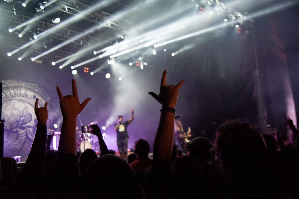 Das Publikum hat den Headliner vom Samstag gefeiert: Die Brasilianer Sepultura spielten eine Stunde früher als geplant.