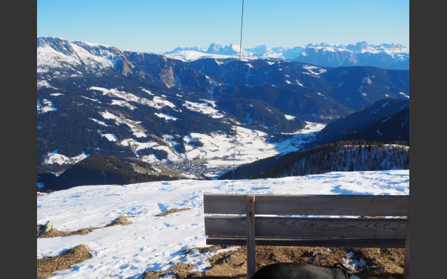 Blick vom Karkofel auf Sarnthein und zu den Dolomiten im Südosten